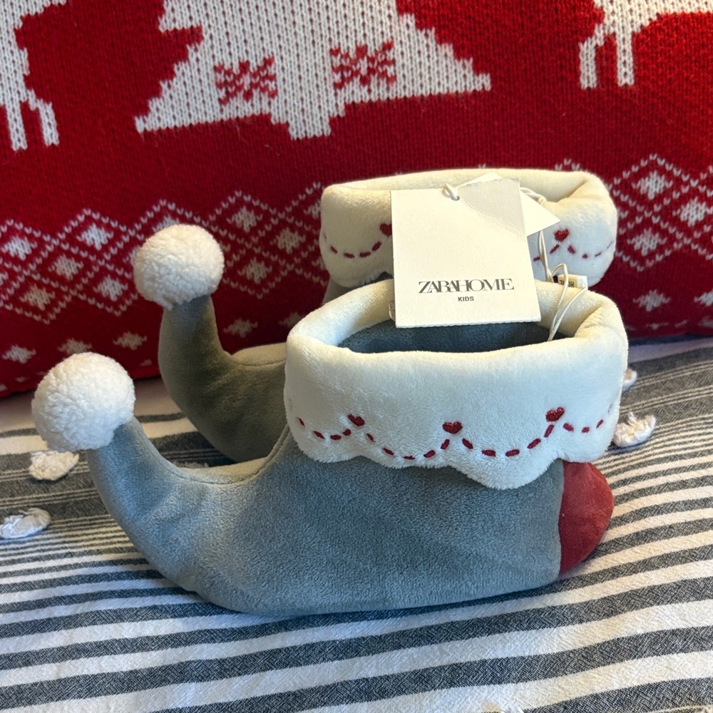 Kids Elf Slippers - Green and Red